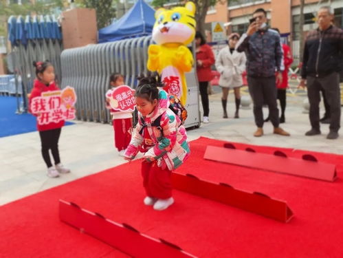 今天,是谁打翻了湖里校园的调色盘